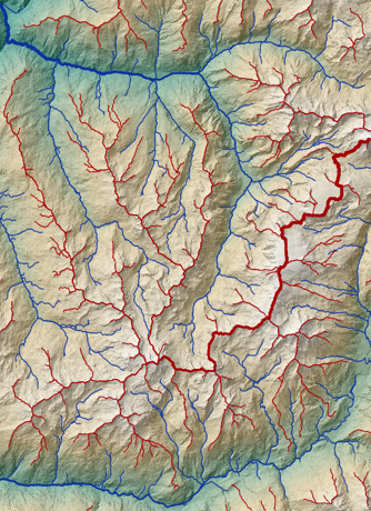 Drainage and dispersion areas filtered at 10^6 m². The width of thalwegs (blue) and ridgelines (red) is proportional to their drainage and dispersion area, respectively.